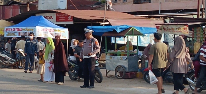 Ramadan Aman: Polsek Tapung Hulu Prioritaskan Pengamanan Pasar Takjil demi Kamtibmas
