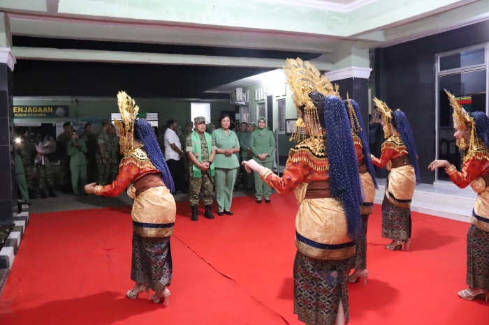 Kunker ke Kodim 0314/Inhil, Pangdam XIX/Tuanku Tambusai Disambut Gembira oleh Prajurit