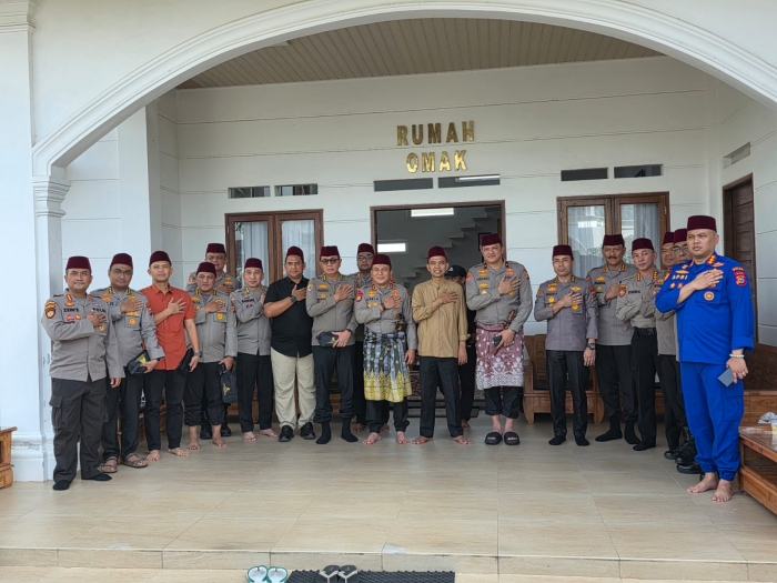 Silaturahmi Berkah, Kapolda Riau Sowan ke Ustadz Abdul Somad, Wakapolda Perkenalkan Diri, Kapolres Kampar Tegaskan Komitmen Kampar Aman!