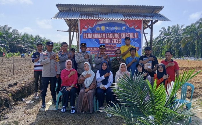 Polsek Kampar Dukung Program Ketahanan Pangan, Tanam Bibit Jagung Pipil di Desa Sendayan