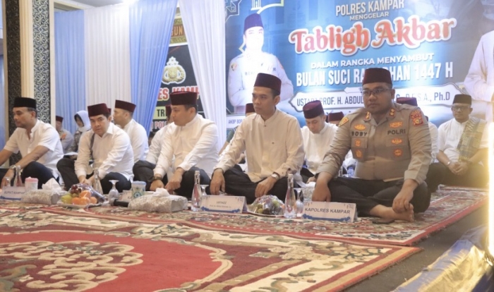 Sambut Ramadhan dengan Hati Bersih, Ustadz Abdul Somad Sentuh Jiwa Masyarakat Kampar di Tabligh Akbar Polres Kampar!