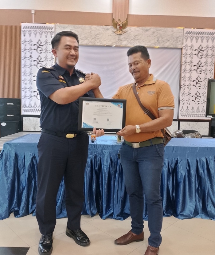Bea Cukai Dumai Gethering Bersama Insan Pers Kota Dumai, Dan memberi Sertifikat Kehormatan