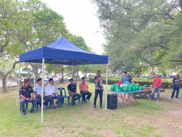 Kolaborasi Panitia Bazar Bersama Anggota DPD/MPR RI Berbagi Bingkisan Ramadan