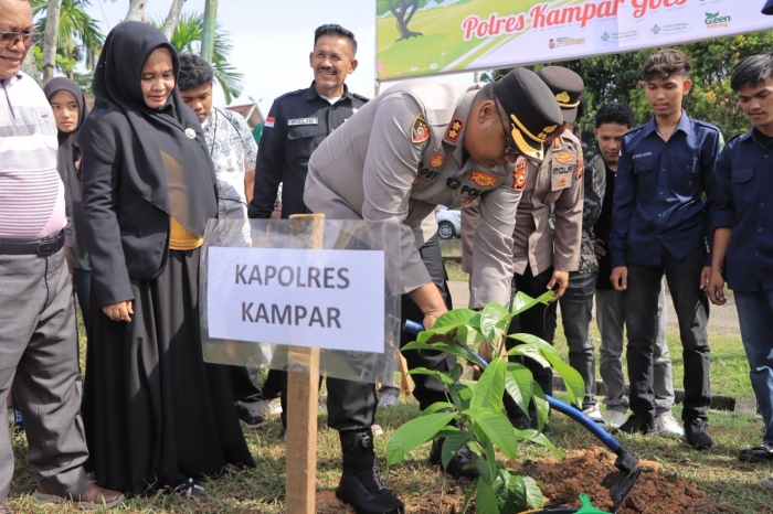 Polres Kampar Gelar Goes To Campus STIE Bangkinang, Tanam 50 Pohon Peduli Lingkungan dan Cegah Karhutla